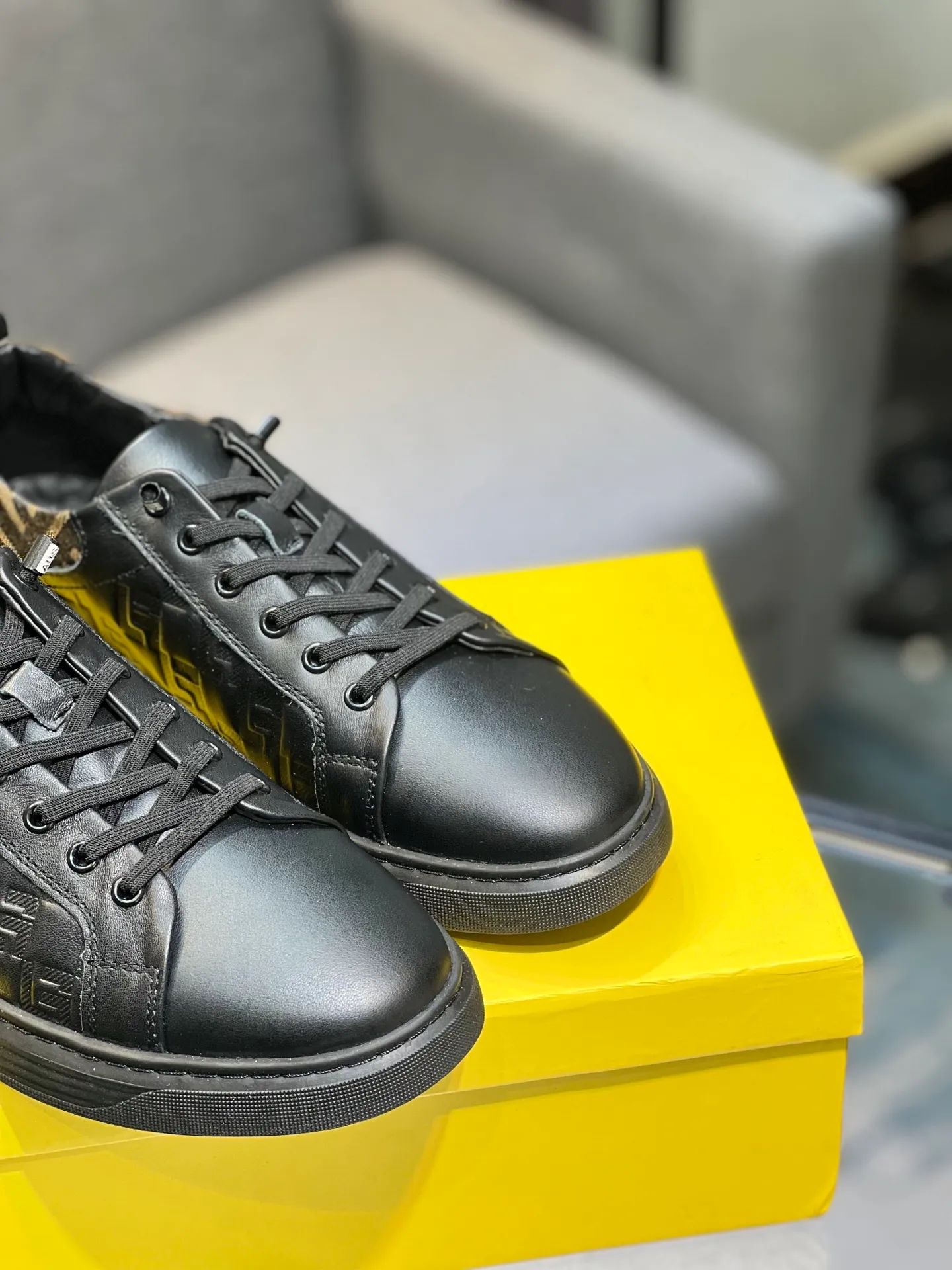 Men's men's shoes 💰400 [FENDI] Spring and Autumn new style 🙈original replica! Reproduced from the original 💯, the workmanship is top-notch, 💪💪💪 cowhide leather upper ➕ genuine leather feet, 👻 suitable for all kinds of travel! Number of yards 38-44